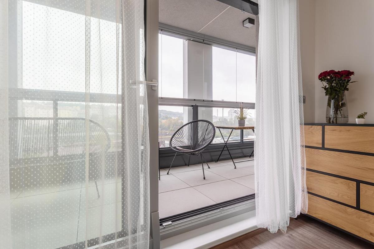 Yellow Apartment With Parking プラハ エクステリア 写真