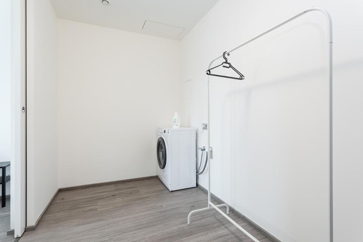 Yellow Apartment With Parking プラハ エクステリア 写真