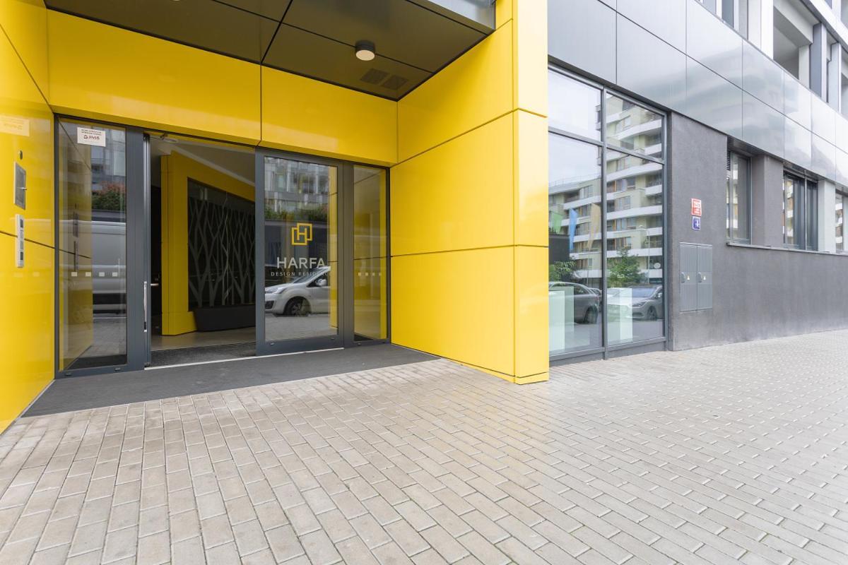 Yellow Apartment With Parking プラハ エクステリア 写真
